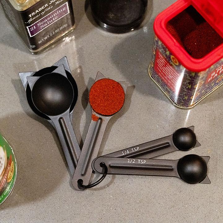 Actual product image Kikkerland Cat Measuring Spoons