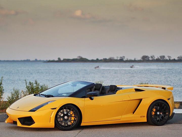 Immagine prodotto Smartbox Tour esclusivo di 2 ore in Lamborghini Gallardo per 2 persone a Lucerna (2 pers.)