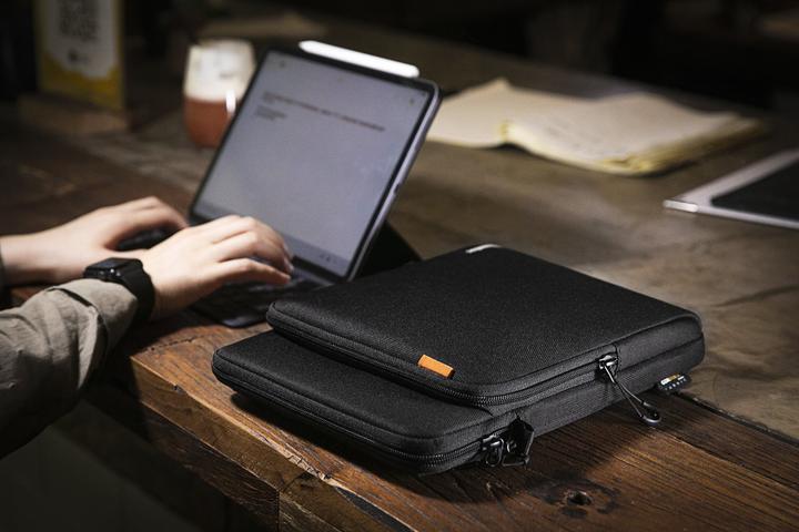 Actual product image tomtoc H13 (9.7-11") Tablet Sleeve (iPad Air 2014 (2. Gen), iPad Pro 11 2020 (2. Gen), iPad Pro 10.5 2017 (1. Gen), iPad Pro 10.5 2019 (2nd Gen), iPad Pro 11 2018 (1. Gen), iPad Air 2020 (4. Gen), iPad Air 2022 (5th Gen), iPad Air 2019 (3. Gen))