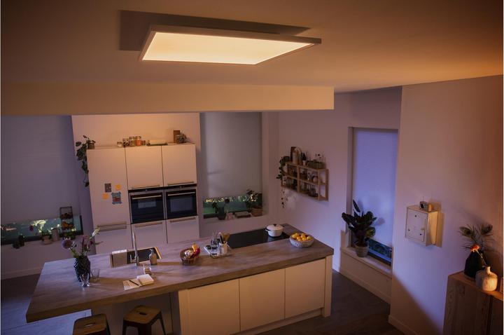 Produktbild Philips Hue Aurelle Basis BT (3550 lm)