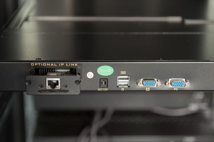 Produktbild Digitus Modulare Konsole mit 17" TFT (43,2cm), 8-Port KVM & Touchpad, US-Tastatur