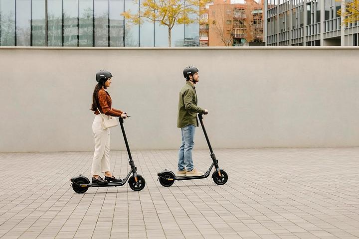 Actual product image Segway-Ninebot F2 Plus D (20 km/h, 55 km, 400 W)