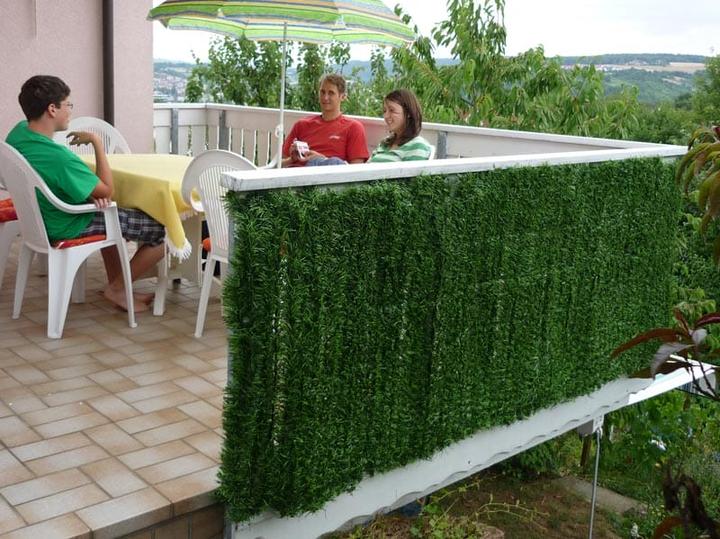 Produktbild Swisshandel24 Sichtschutz 300 x 150 cm Windschutz Verkleidung für Balkon Terrasse Zaun Tanne breit