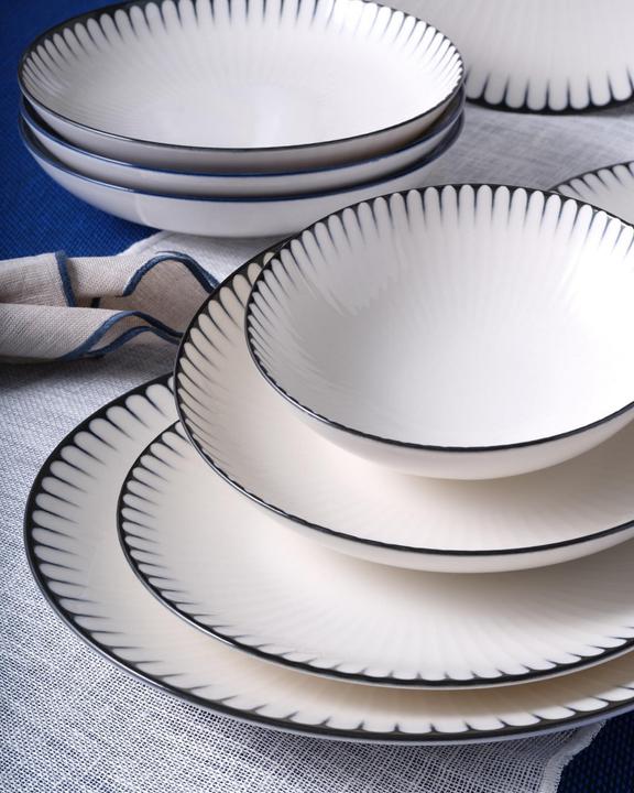Actual product image Hermia Holly (24 Piece)