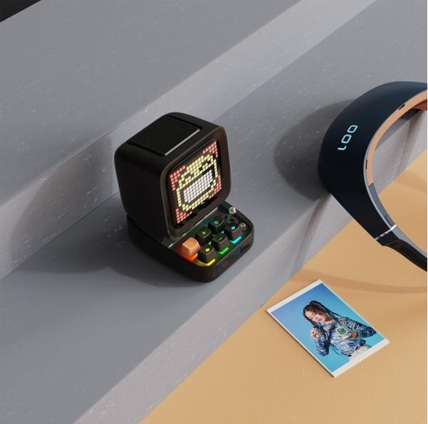 Actual product image Divoom DitooPro (8 h, Rechargeable battery operated)