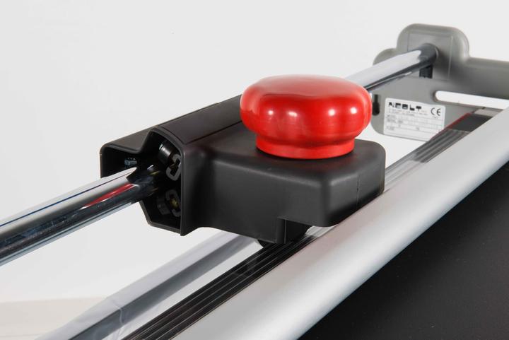 Actual product image Neolt Manual Trim 200 roll cutter, cutting length 200 cm with foot, without (Plotter rolls)