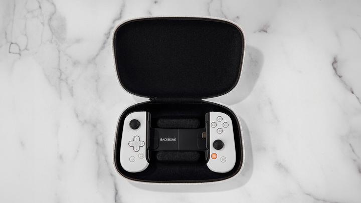 Produktbild Backbone Tragetasche PlayStation Edition