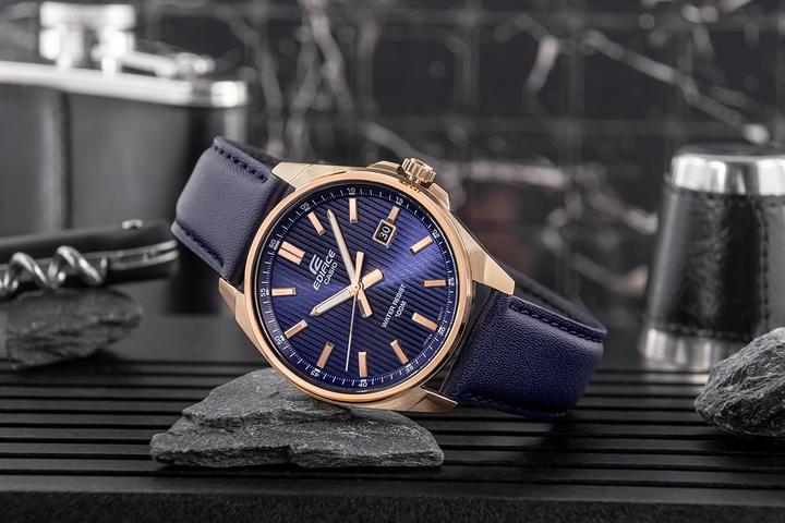 Actual product image Casio EFV-150CL-2AVUEF (Analogue wristwatch, 43 mm)