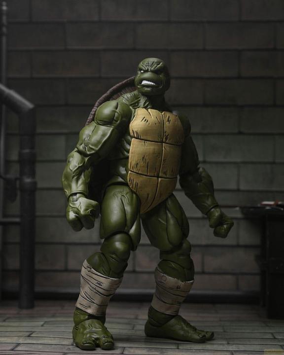 Actual product image Neca Teenage Mutant Ninja Turtles (The Last Ronin) Action Figure Battle Damaged Ronin 18 cm