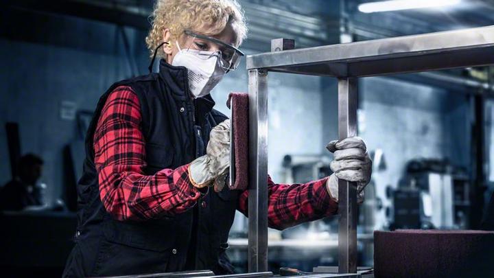 Produktbild Bosch Professional Zubehör EXPERT N880 Vliesrolle zum Handschleifen, 115 mm x 10 m, Reinigung