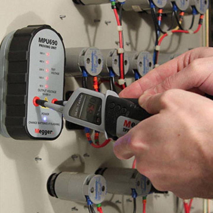 Produktbild Megger Messadapter MPU690 Prüfungseinheit für zweipolige Spannungsprüfer (Adapter)