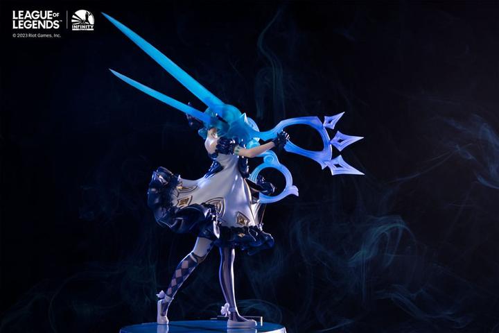 Image du produit Infinity Studios League of Legends "The Hallowed Seamstress - Gwen" Statue 1/6