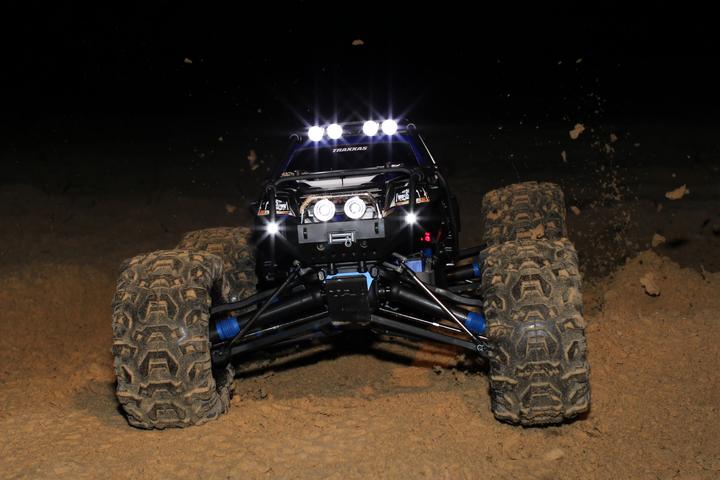 Image du produit Traxxas Summit (RTR Prêt à fonctionner)