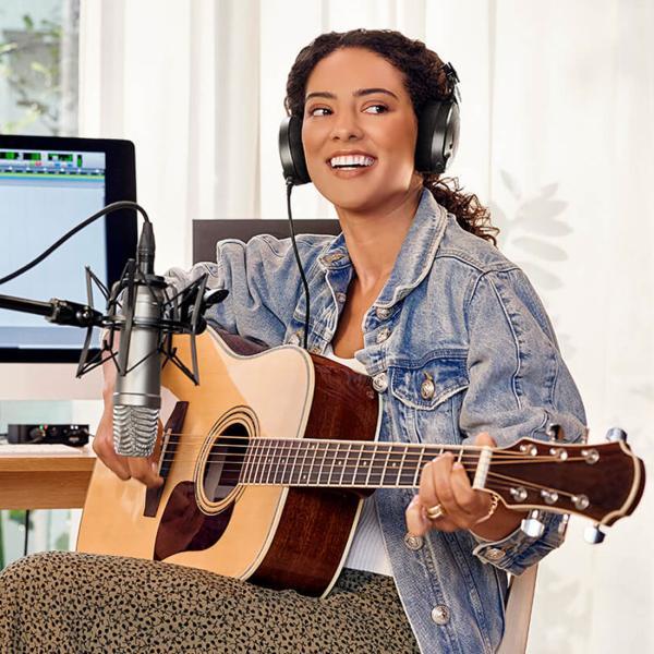 Actual product image RØDE NT1 5th Generation Microphone Silver with K&M articulated arm