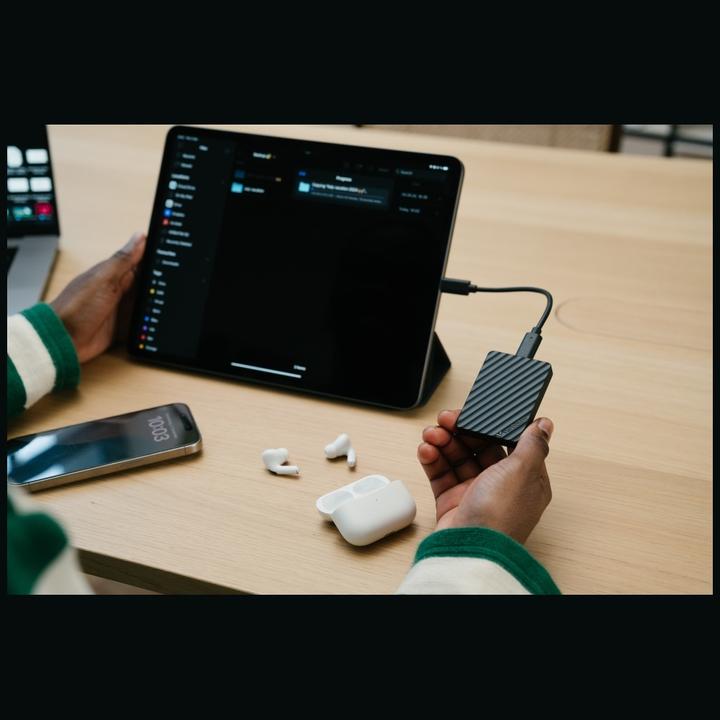 Actual product image Verbatim External Drive Store n Go Mini Stripe USB-C SSD 1TB Black 32035 (1000 GB)