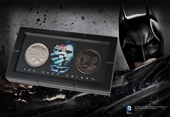 Produktbild Noble Collection Batman The Dark Knight Replik Harvey Dent Two-Face Muenzen