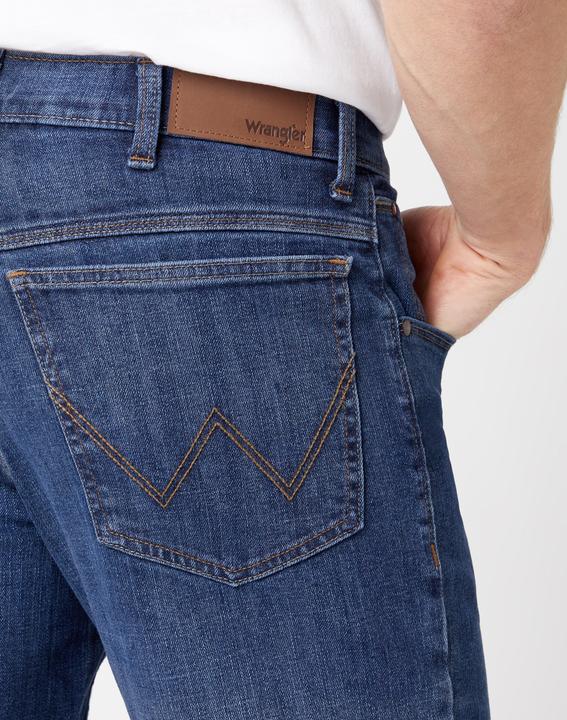 Actual product image Wrangler Authentic Straight (W33/L32)