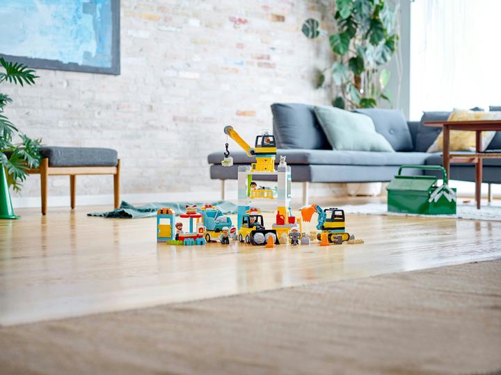 Actual product image LEGO Large construction site with light and sound (10933)