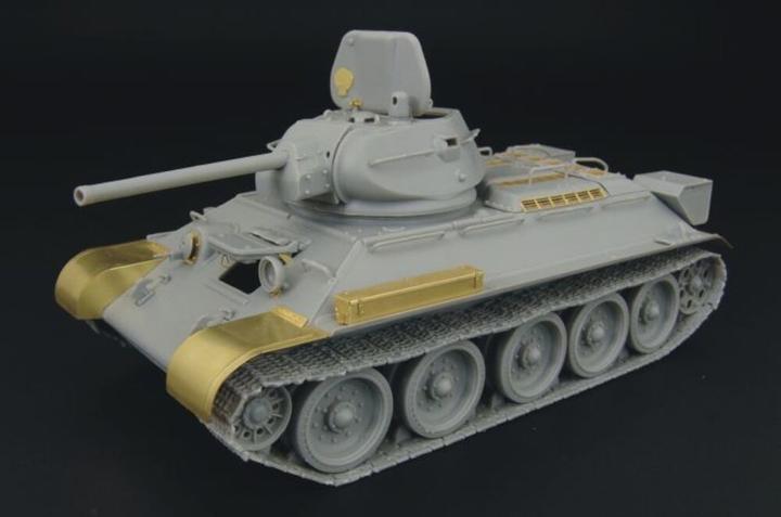 Actual product image Hauler T-34-76 1942 Factory No 112