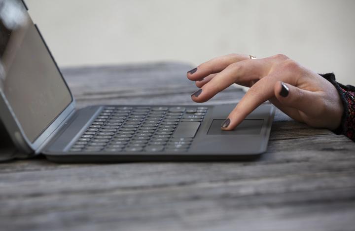 Actual product image Zagg Pro Keys Touchpad (CH, iPad 2019 (7th gene), iPad 2020 (8. Gen))
