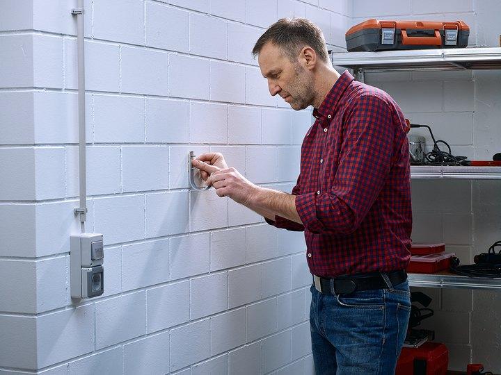Actual product image tesa Rectangular adhesive screw for masonry and stone 2.5kg