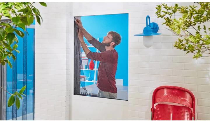 Produktbild tesa Insektenschutz STANDARD für Fenster, mit Klettband, ohne Bohren (130 x 150 cm)