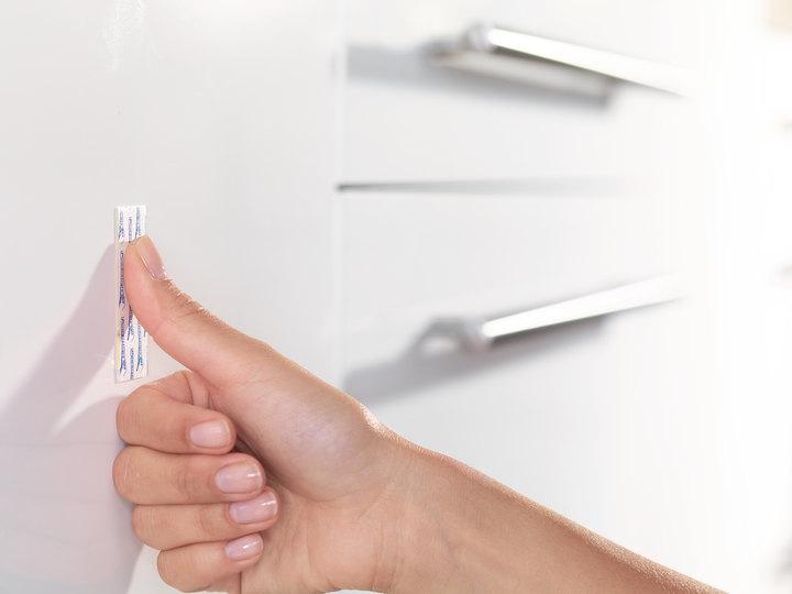 Actual product image tesa Powerstrips
