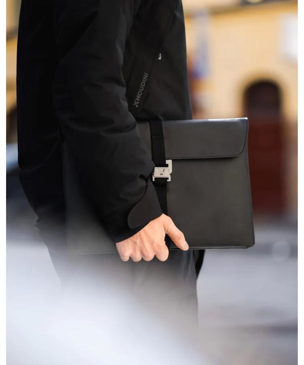 Immagine prodotto D_b_ Custodia per laptop Essential 16 Black Out (16")