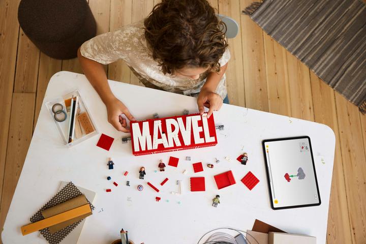 Actual product image LEGO Logo & Minifiguren (76313, LEGO Marvel)
