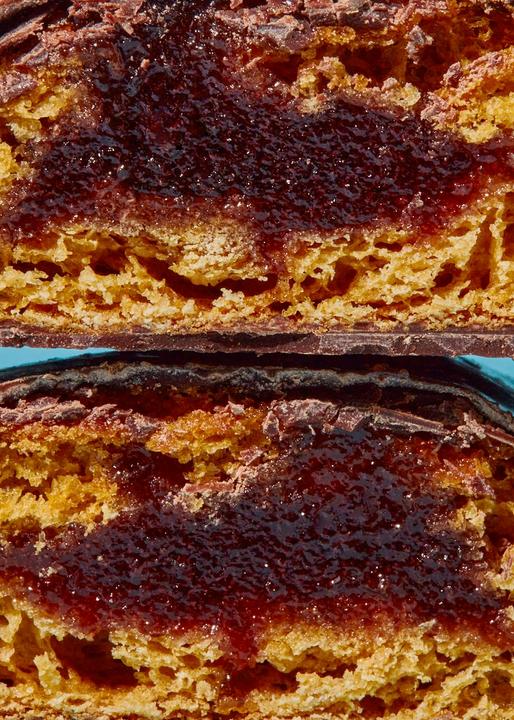 Actual product image KoRo Organic brown gingerbread with sour cherry fruit filling and dark chocolate (1 pcs., 3000 g)