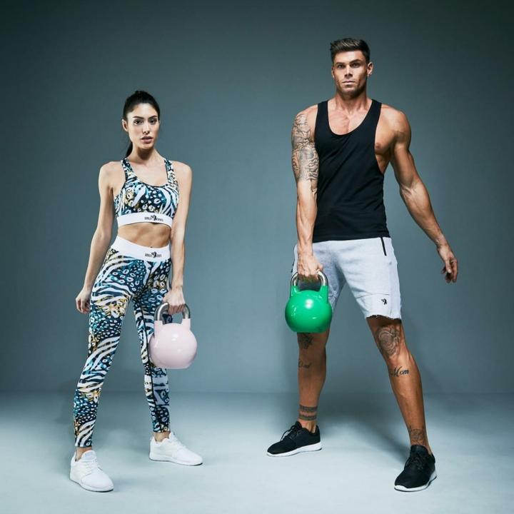 Produktbild Gorilla Sports Kettlebell Competition (1 x 8 kg, 1 x 12 kg, 1 x 16 kg, 1 x 20 kg, 1 x 24 kg, 1 x 28 kg, 1 x 32 kg, 1 x 40 kg)