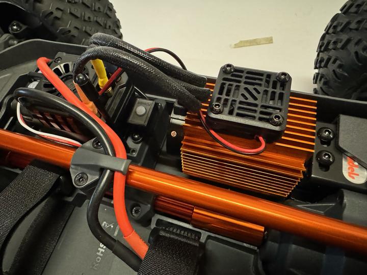 Actual product image DF-Models Z-10 Competition Truggy Brushless (RTR Ready-to-Run)