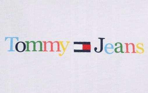 Image du produit Tommy Hilfiger T-shirt Tjw Reg Color Serif Linear pour femme (XS)