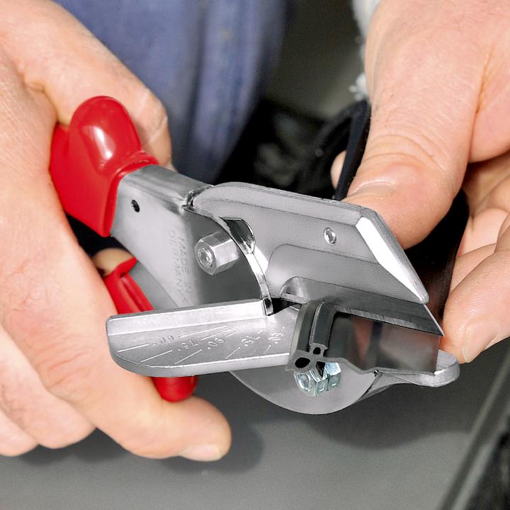 Produktbild Knipex Gehrungsscherefür Kunststoff- und Gummiprofile 94 35 215 (215 mm)