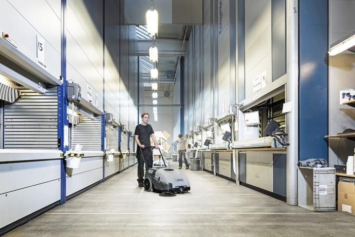 Actual product image Nilfisk SW750 battery sweeper