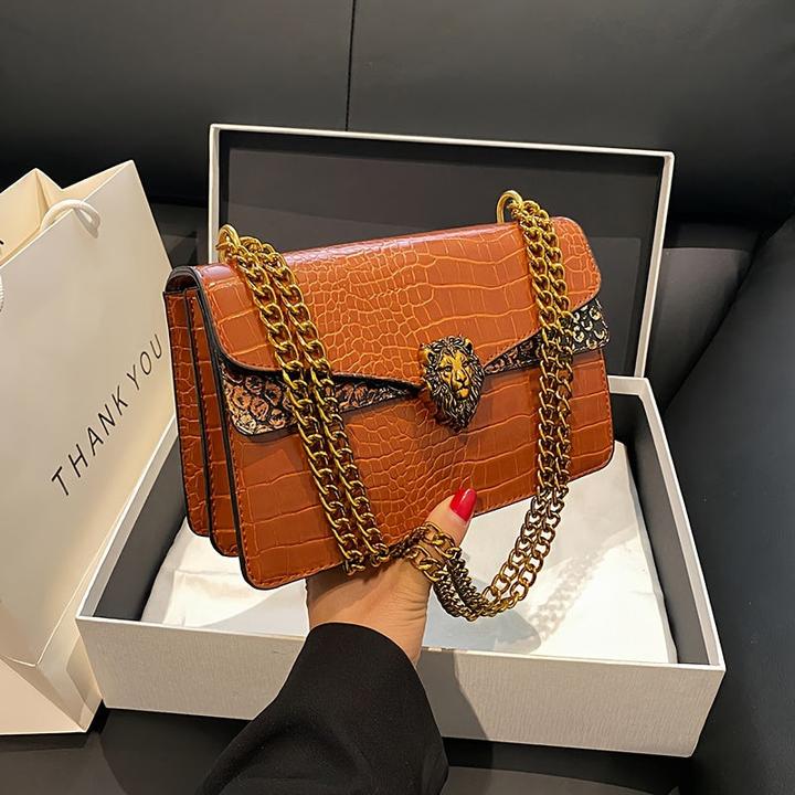 Produktbild Only-Bags.Store Klassische Nischen-Design Mini Square Umhängetasche, All-Match Trendy Klappe Löwe Knopf Dekor Kette