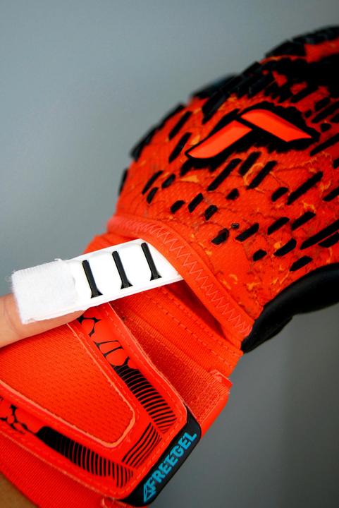 Produktbild Reusch Attrakt Freegel Gold Finger Support Torwarthandschuh (8)