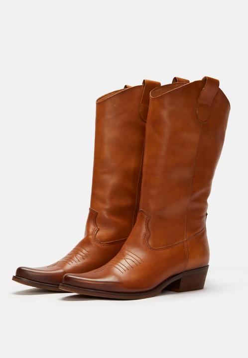 Actual product image Felmini GERBERA 7962 is a remarkable mid-calf cowboy boot with rustic charm and rugged style. (39)