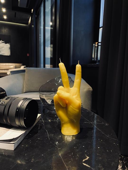 Actual product image Candle Hand Victory (1 pcs.)
