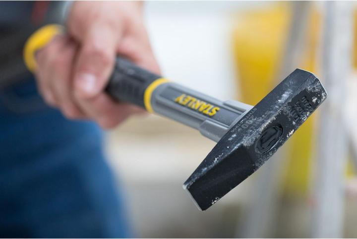 Actual product image Black & Decker fitter's hammer (200 g)