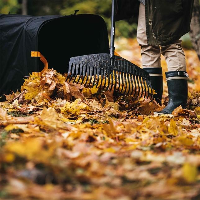 Produktbild Fiskars 1003465 Rechen Blattschaufelharke