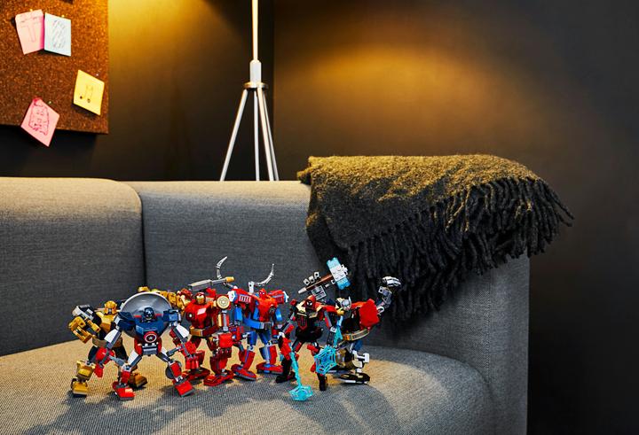 Actual product image LEGO Captain America Mech (76168, LEGO Marvel)