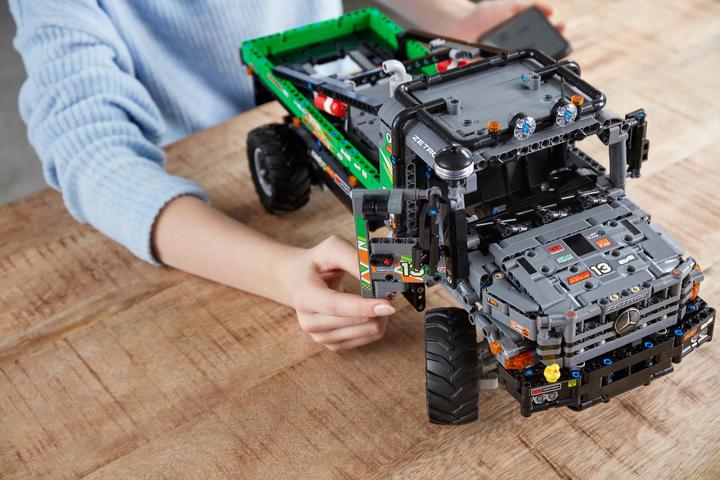 Actual product image LEGO Mercedes-Benz Zetros Offroad Truck (42129, LEGO Technic)