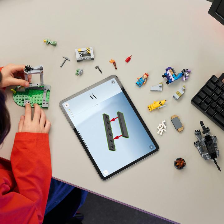 Produktbild LEGO Das Lager von Schali und der Zündkerzenkünstlerin (77075, LEGO Fortnite)