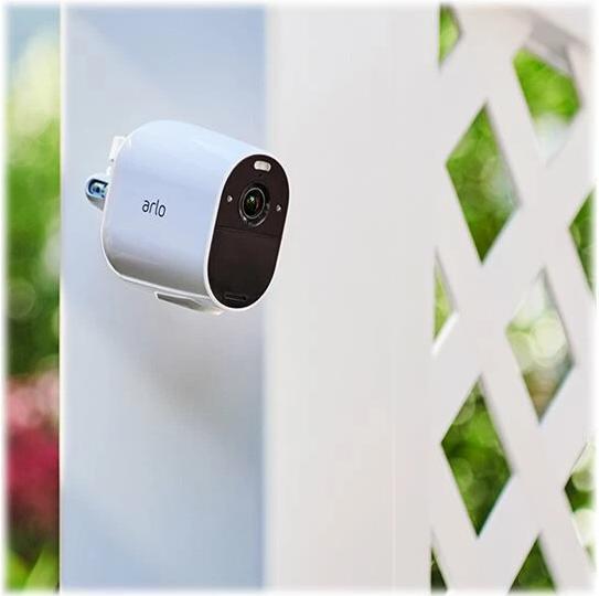 Image du produit Arlo Essential Spotlight Caméra pack de 1 caméra blanc (1920 x 1080 Pixels)