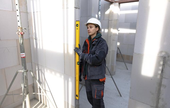 Actual product image Stabila Type 70-2, 80cm 14188 Light metal spirit level 80cm 0.5 mm/m (80 cm)