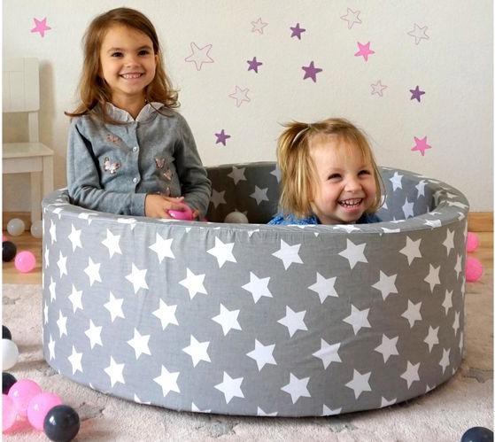 Produktbild Knorrtoys Bällebad soft - "Grey white stars" - 300 balls creme/grey/rose (ca. 6cm Durchmesser)