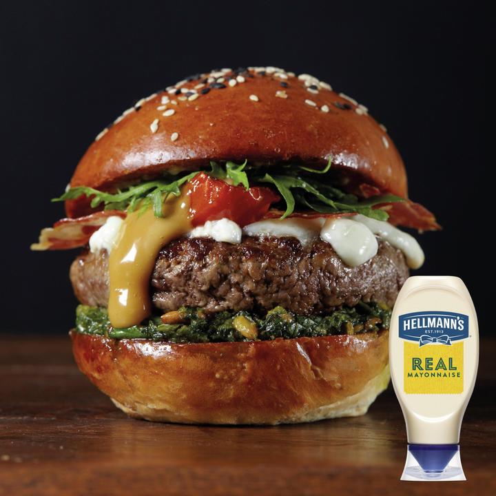 Actual product image Hellmann's Real Mayonnaise Squeezer Bottle, Free Range Eggs, Mayo for Burgers, Fries & Sandwiches (430 g)