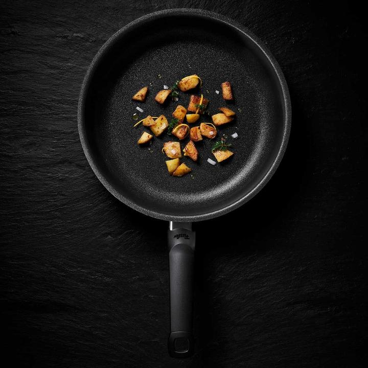 Actual product image Fissler Frying pan adamant prem. 24cm (24 cm, Frying pan, Stainless steel)
