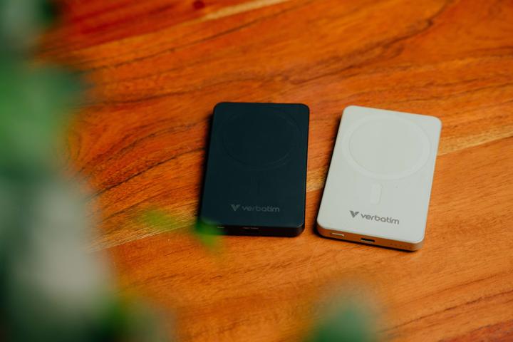 Actual product image Verbatim Charge 'n' Go Essentials Power Bank Magnetic Wireless 5000mAh Black (5000 mAh, 20 W, 18.50 Wh)